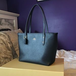 NAVY COACH PURSE never used, great condition!!